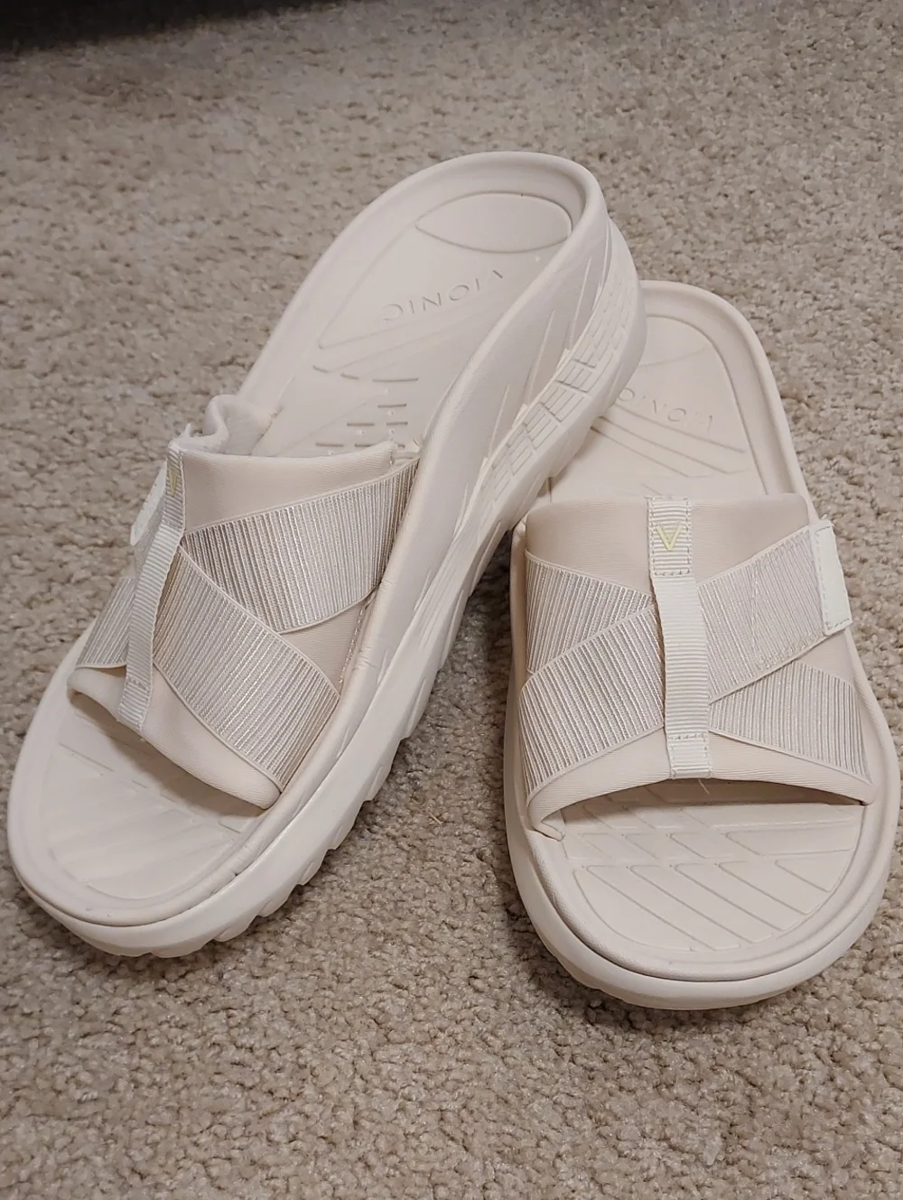 Vionic Slides In Cream( Size 8)